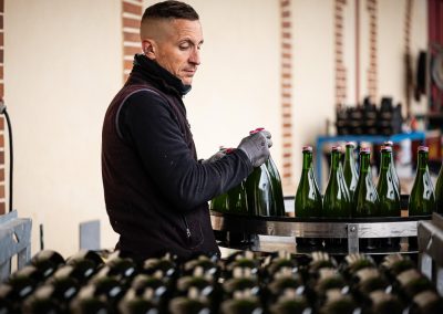 Reportage viticole sur le tirage. Champagne Germar Breton.