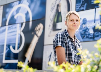 Photographe Viticole. Portrait de vigneronne, adhérente à la coopérative De Barfontarc, à Baroville (10)