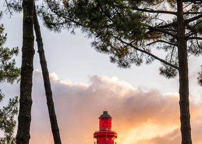 Photographe d'illustration pour la presse magazine en tourisme, patrimoine, voyage. Le phare du Cap-Ferret au couché du soleil