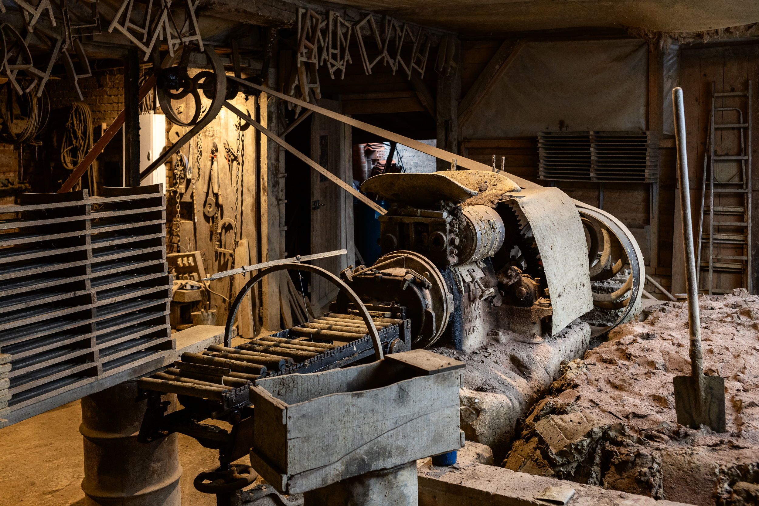 Reportage photo pour les magazines. La tuilerie Royer à Soulaines Dhuys.