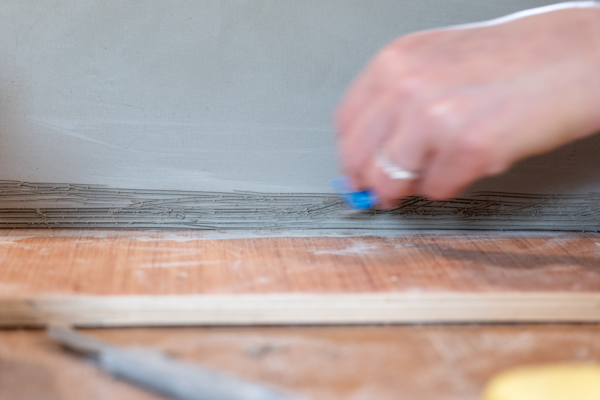 Reportage photos et portrait de Marie Fougerol, Céramiste d'art contemporaine. Synopsis à disposition