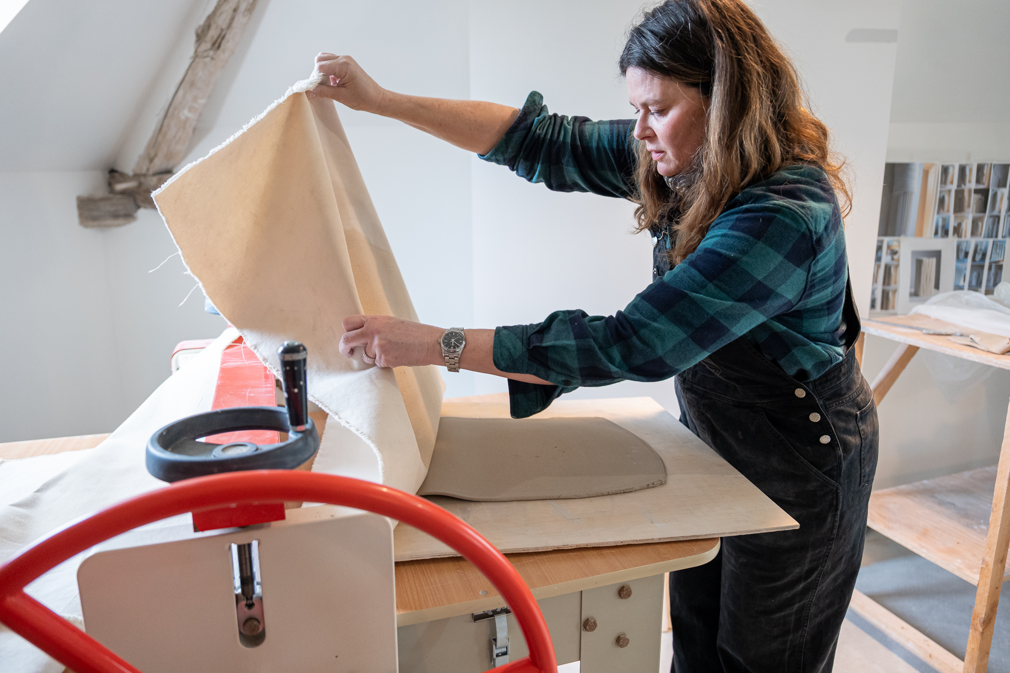 Reportage photos et portrait de Marie Fougerol, Céramiste d'art contemporaine. Synopsis à disposition