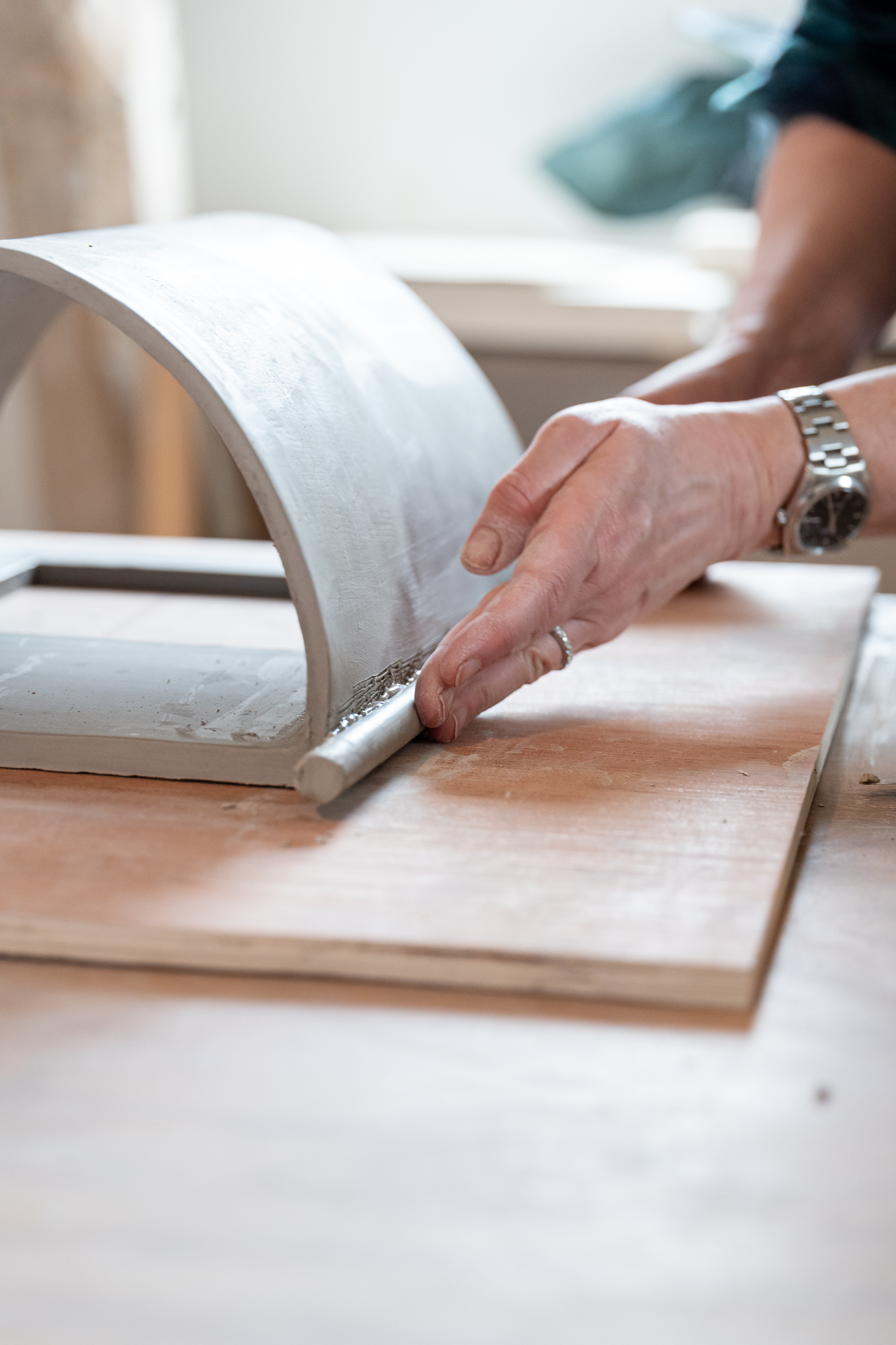 Reportage photos et portrait de Marie Fougerol, Céramiste d'art contemporaine. Synopsis à disposition