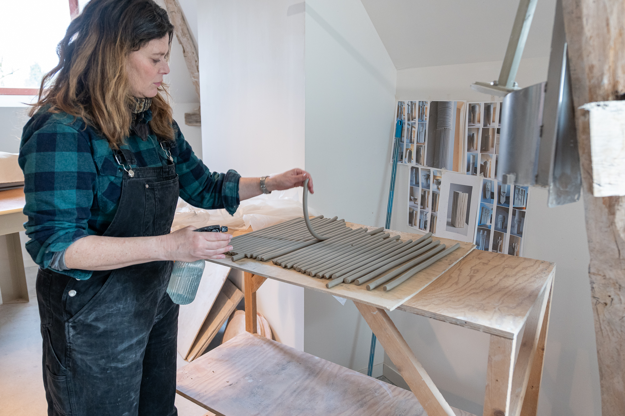 Reportage photos et portrait de Marie Fougerol, Céramiste d'art contemporaine. Synopsis à disposition