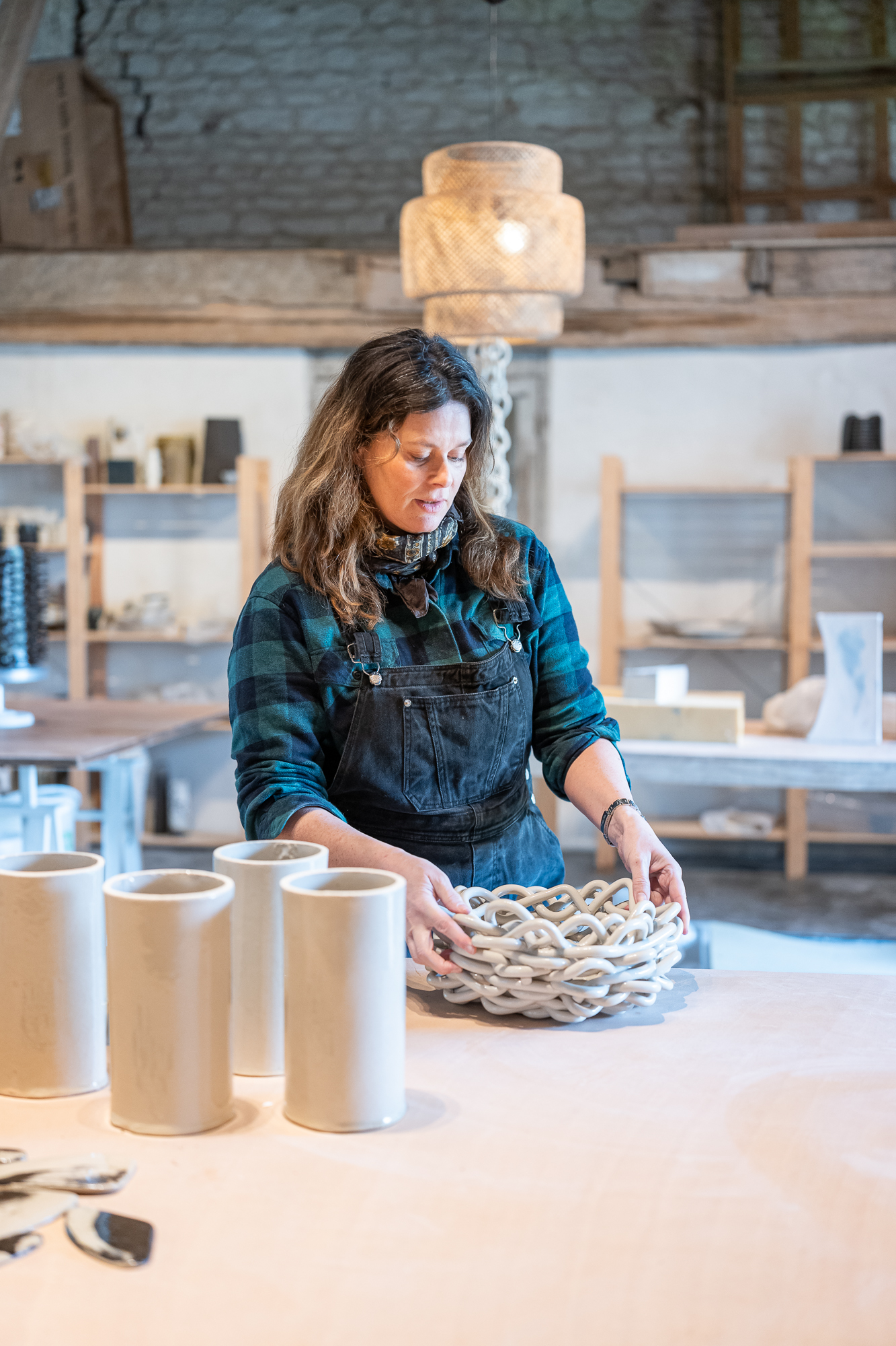 Reportage photos et portrait de Marie Fougerol, Céramiste d'art contemporaine. Synopsis à disposition