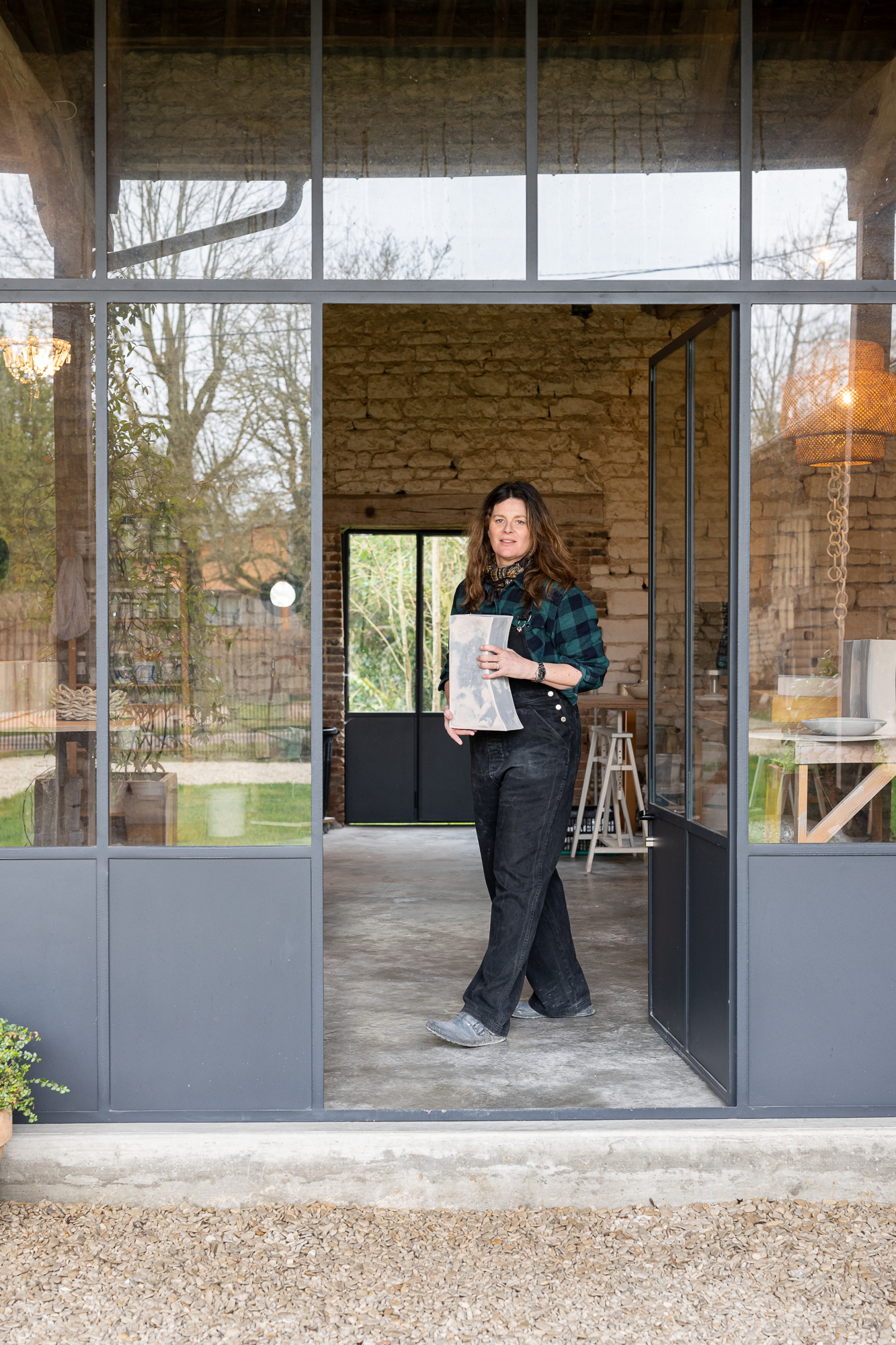 Reportage photos et portrait de Marie Fougerol, Céramiste d'art contemporaine. Synopsis à disposition