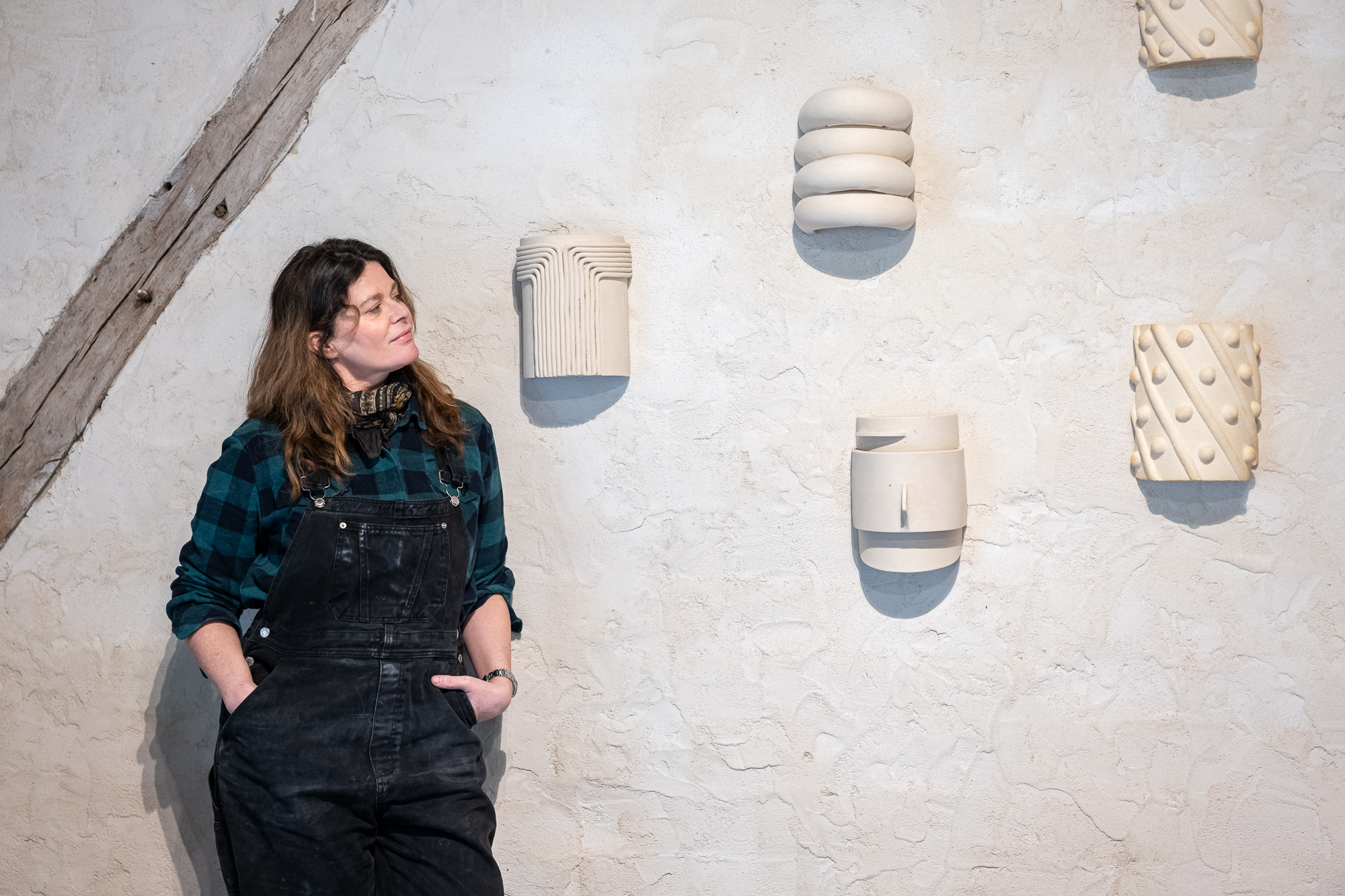 Reportage photos et portrait de Marie Fougerol, Céramiste d'art contemporaine. Synopsis à disposition