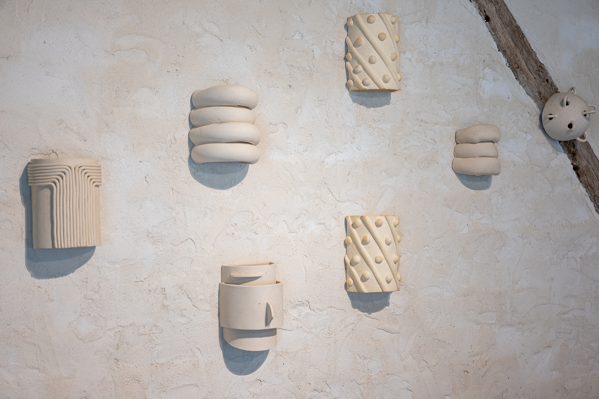 Reportage photos et portrait de Marie Fougerol, Céramiste d'art contemporaine. Synopsis à disposition