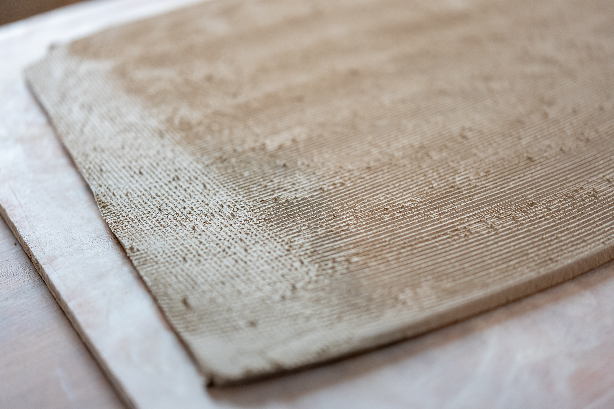 Reportage photos et portrait de Marie Fougerol, Céramiste d'art contemporaine. Synopsis à disposition