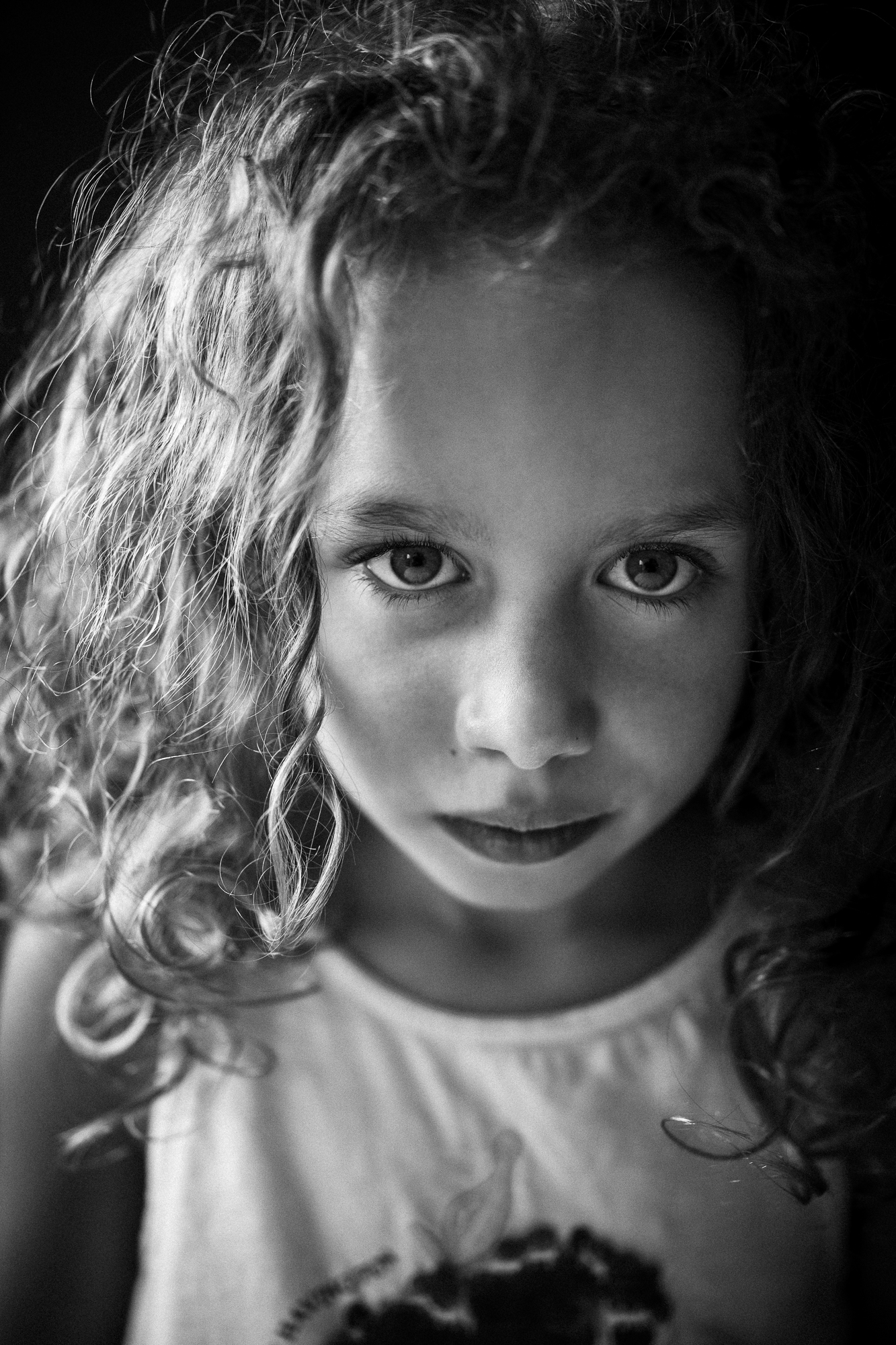Portrait noir et blanc en lumière naturelle. Travail personnel