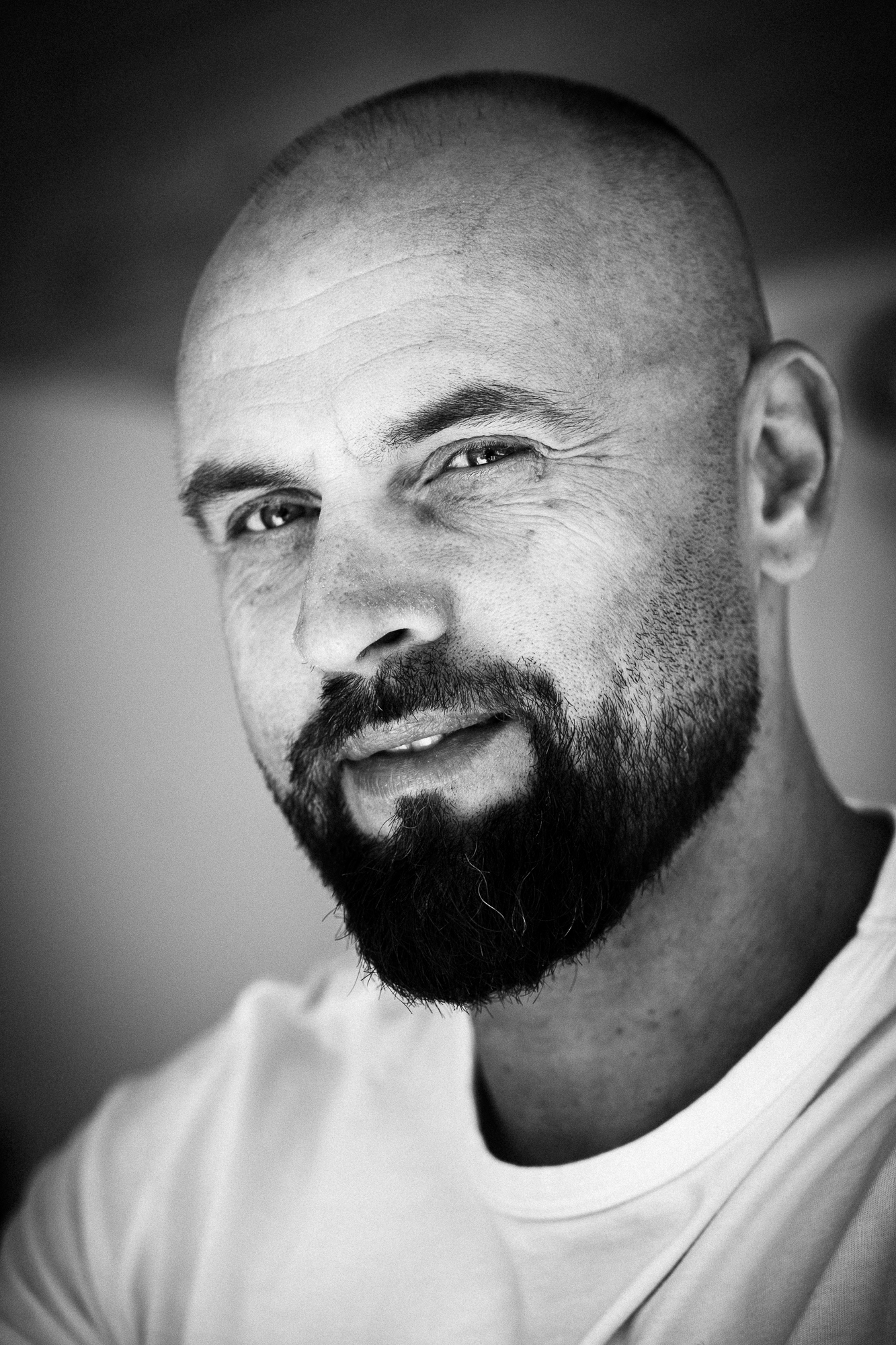 Portrait noir et blanc en lumière naturelle. Travail personnel