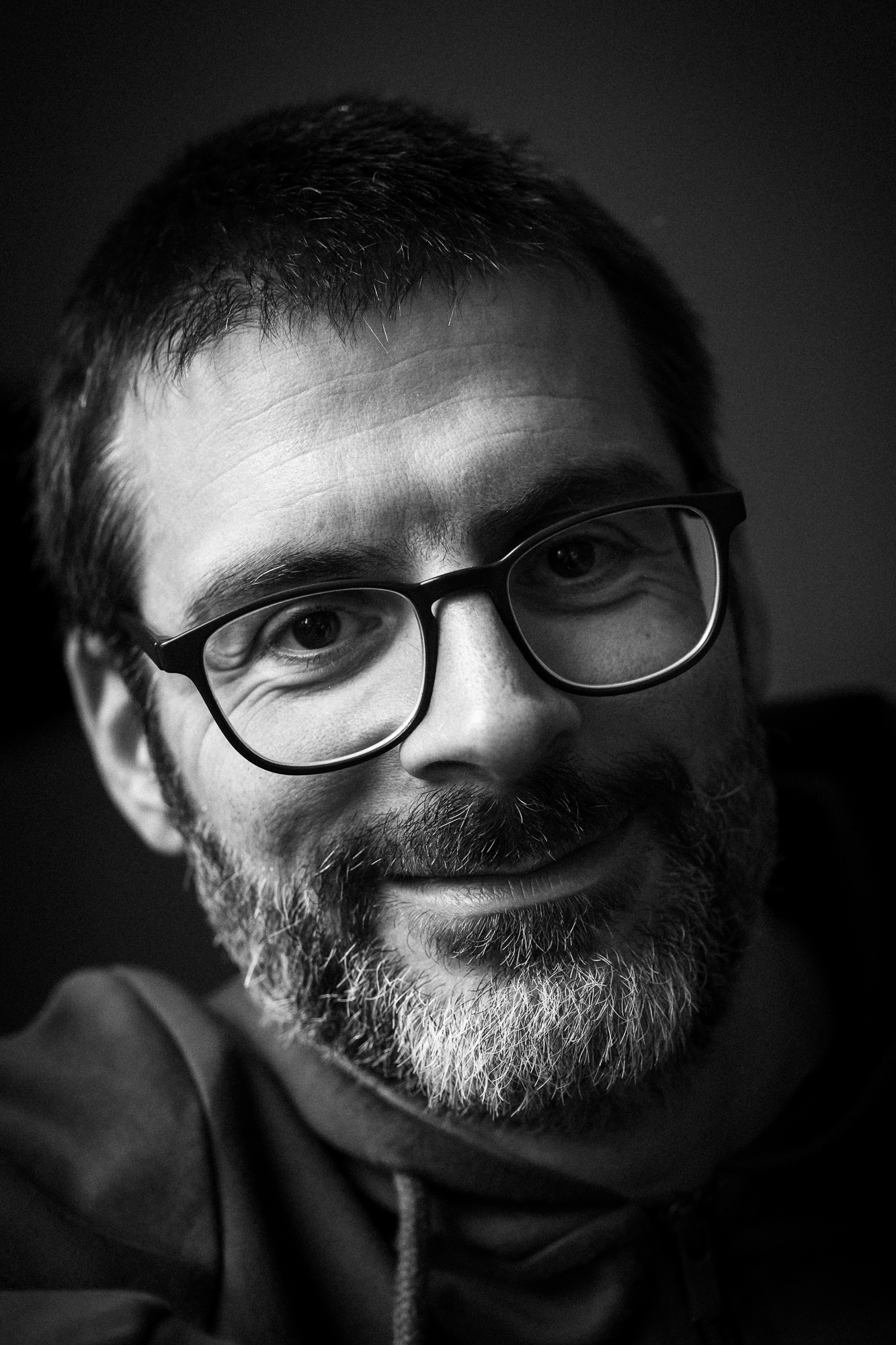 Portrait noir et blanc en lumière naturelle. Travaux personnels