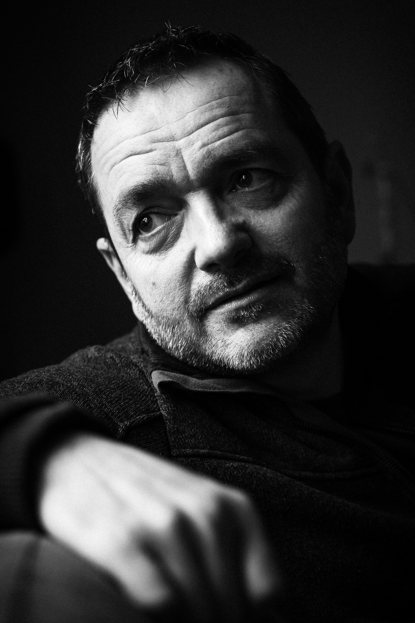 Portrait noir et blanc en lumière naturelle. Travail personnel