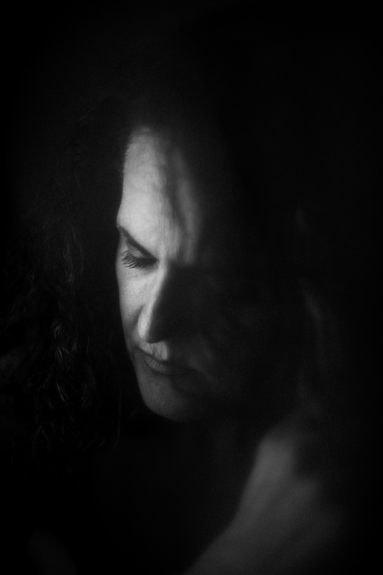 Portrait noir et blanc en lumière naturelle. Travail personnel